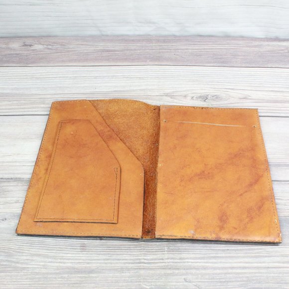 *Vintage Brown Leather 9-Inch Bi-Fold Wallet - Picture 8 of 9